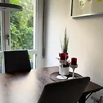 Sonnige Im Zentrum Mit Terrasse U Tiefgarage - Netflix & Prime Lägenhet